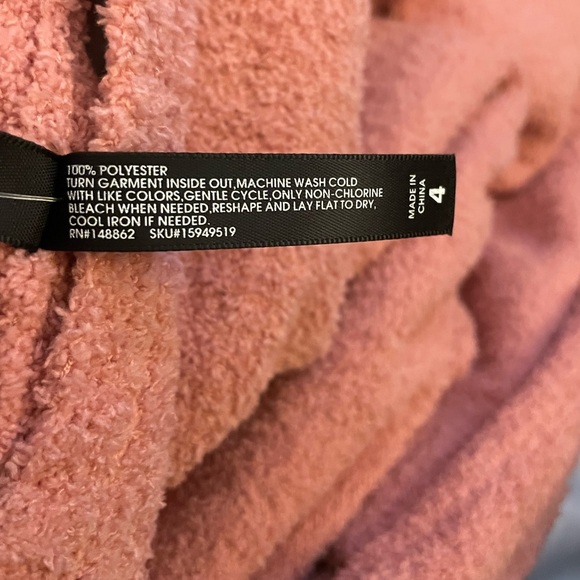 TORRID Pink Teddy Yarn Lounge Sweatshirt size 4X/26 - Picture 3 of 5